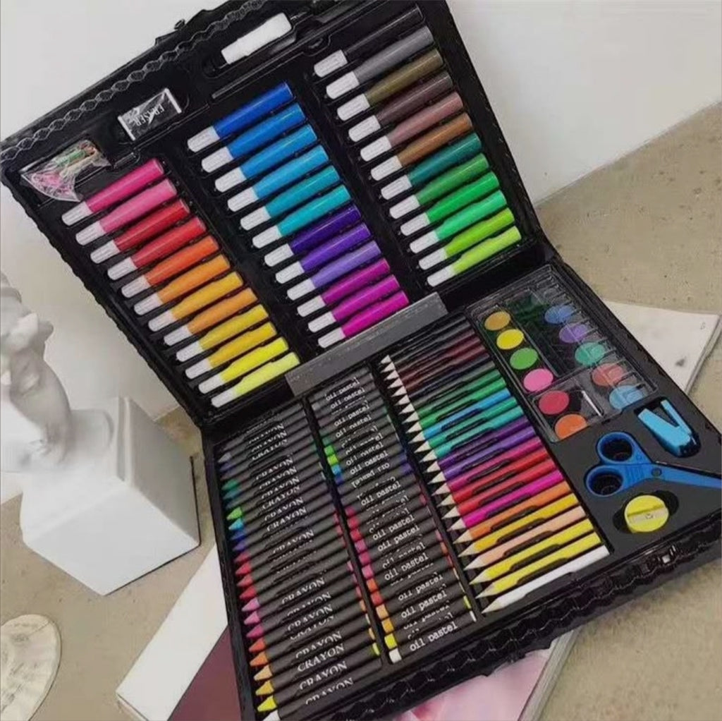 Childrens deluxe drawing and painting art's set